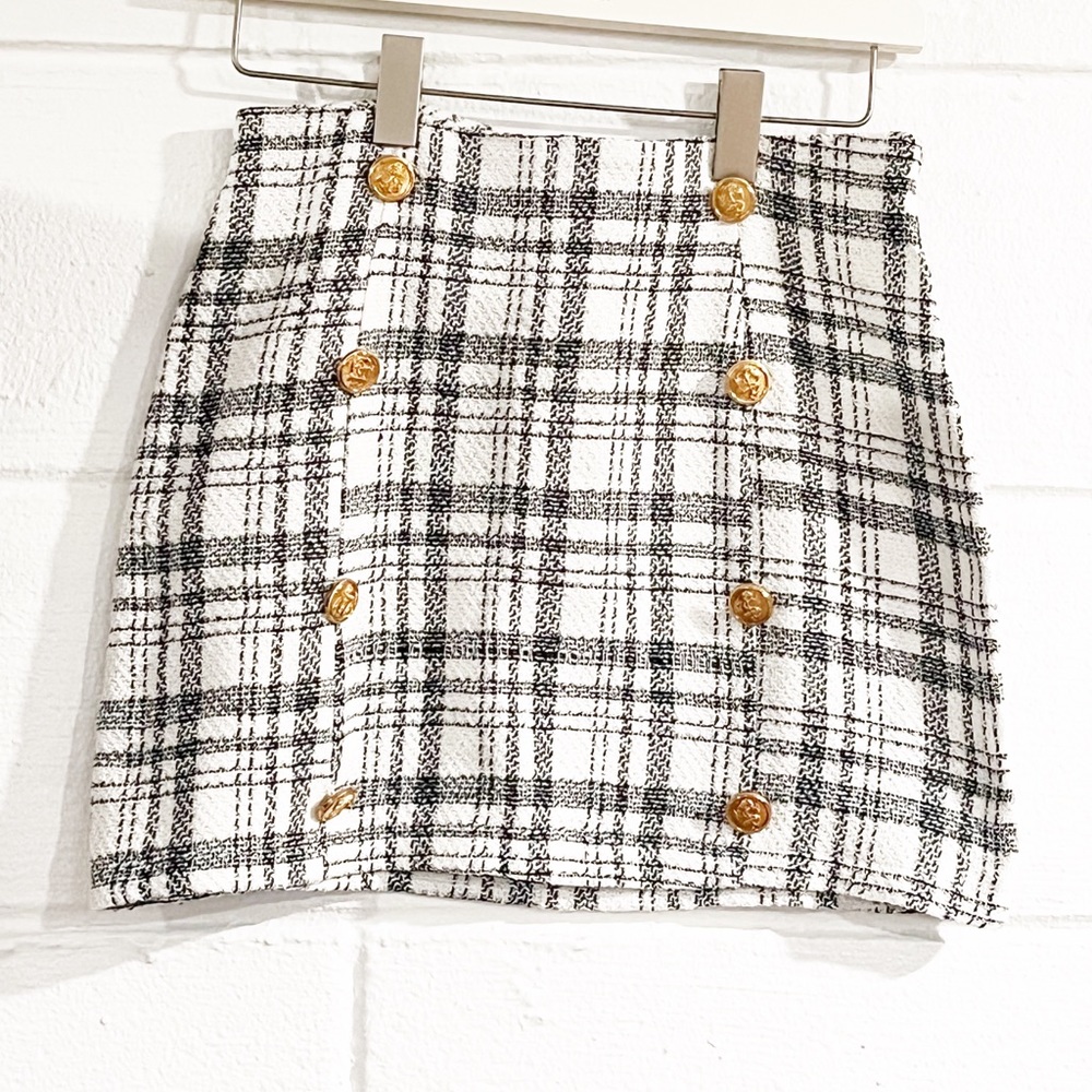 SHEIN Black and white plaid skirt with gold buttons, size 4